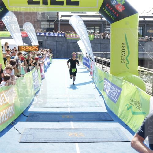 10.08.2025 - GEWOBA Citytriathlon Bremen H.Heesch http://msf.ph/oto/8555588 10.08.2025 15:24:29 Ziel 19, 325, 346 meine-sportfotos.de