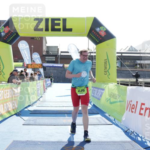 10.08.2025 - GEWOBA Citytriathlon Bremen H.Heesch http://msf.ph/oto/8555595 10.08.2025 16:01:29 Ziel 236 meine-sportfotos.de