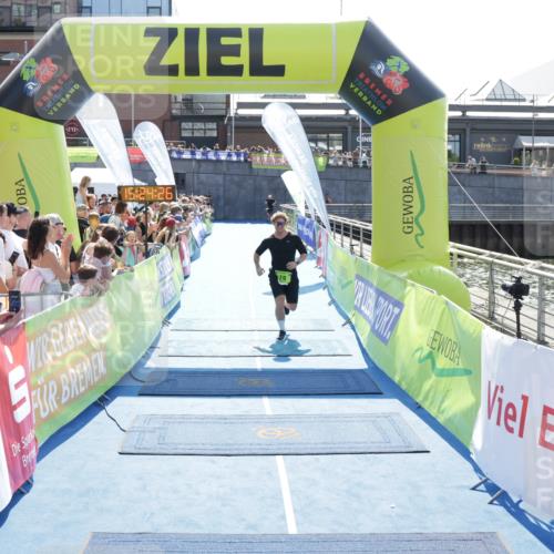 10.08.2025 - GEWOBA Citytriathlon Bremen H.Heesch http://msf.ph/oto/8555596 10.08.2025 15:24:30 Ziel 19, 325, 346 meine-sportfotos.de