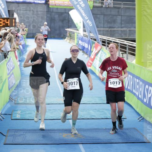 10.08.2025 - GEWOBA Citytriathlon Bremen H.Heesch http://msf.ph/oto/8555603 10.08.2025 14:19:45 Ziel 667, 1017 meine-sportfotos.de