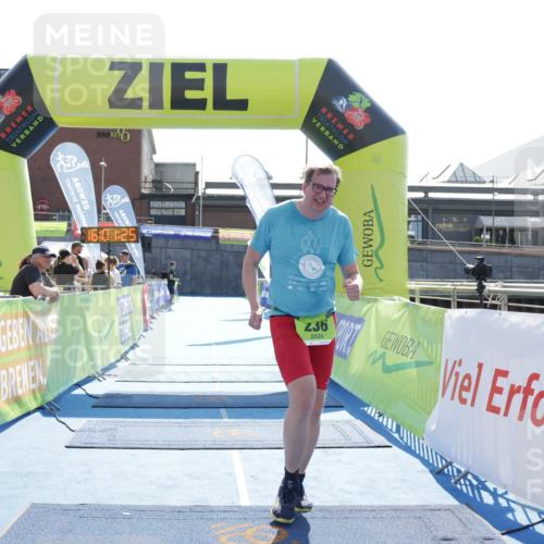 10.08.2025 - GEWOBA Citytriathlon Bremen H.Heesch http://msf.ph/oto/8555604 10.08.2025 16:01:29 Ziel 236 meine-sportfotos.de