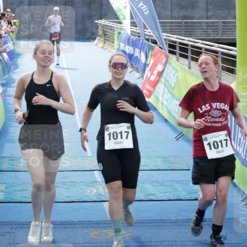 10.08.2025 - GEWOBA Citytriathlon Bremen H.Heesch http://msf.ph/oto/8555606 10.08.2025 14:19:45 Ziel 667, 1017 meine-sportfotos.de