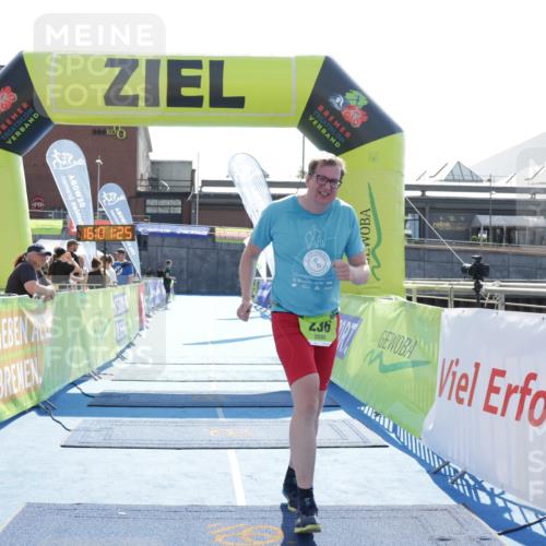 10.08.2025 - GEWOBA Citytriathlon Bremen H.Heesch http://msf.ph/oto/8555607 10.08.2025 16:01:29 Ziel 236 meine-sportfotos.de