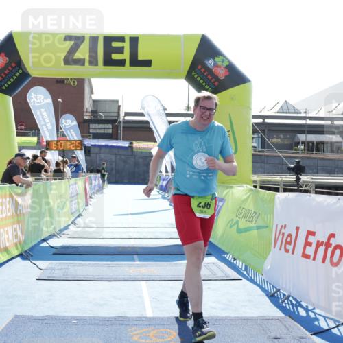 10.08.2025 - GEWOBA Citytriathlon Bremen H.Heesch http://msf.ph/oto/8555610 10.08.2025 16:01:29 Ziel 236 meine-sportfotos.de