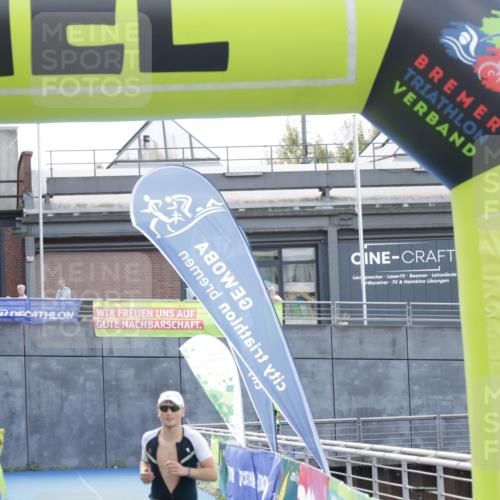 10.08.2025 - GEWOBA Citytriathlon Bremen H.Heesch http://msf.ph/oto/8555625 10.08.2025 14:20:09 Ziel 586, 688 meine-sportfotos.de