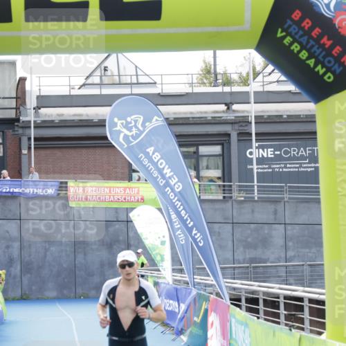 10.08.2025 - GEWOBA Citytriathlon Bremen H.Heesch http://msf.ph/oto/8555630 10.08.2025 14:20:09 Ziel 586, 688 meine-sportfotos.de