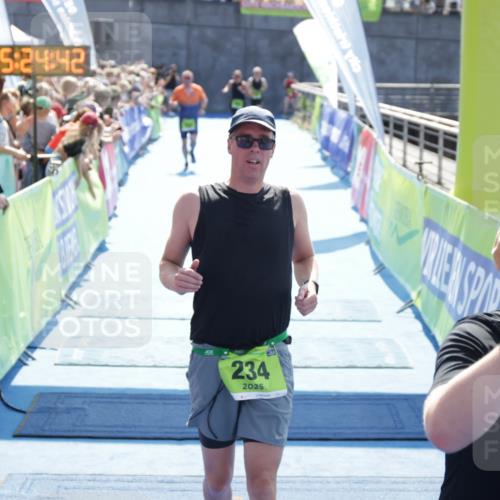 10.08.2025 - GEWOBA Citytriathlon Bremen H.Heesch http://msf.ph/oto/8555631 10.08.2025 15:24:46 Ziel 51, 234, 497 meine-sportfotos.de