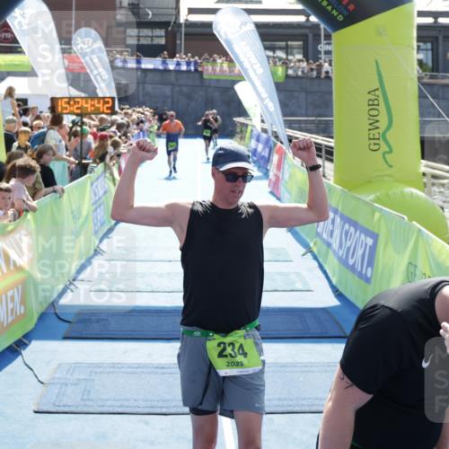 10.08.2025 - GEWOBA Citytriathlon Bremen H.Heesch http://msf.ph/oto/8555637 10.08.2025 15:24:46 Ziel 51, 234, 497 meine-sportfotos.de