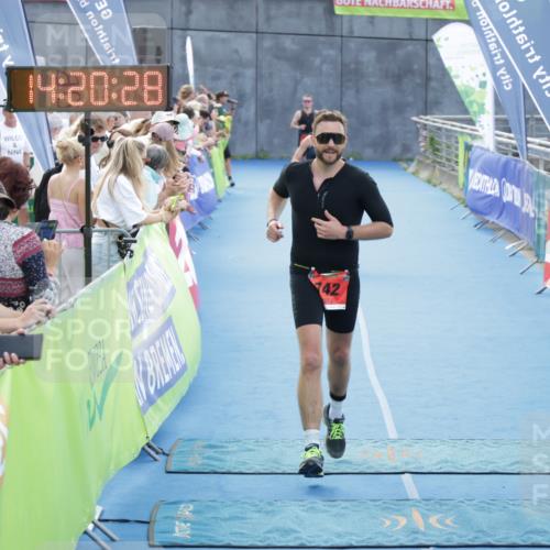 10.08.2025 - GEWOBA Citytriathlon Bremen H.Heesch http://msf.ph/oto/8555641 10.08.2025 14:20:32 Ziel 742, 858, 934 meine-sportfotos.de