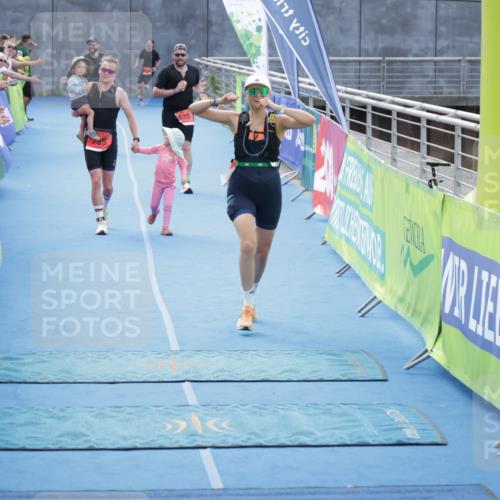10.08.2025 - GEWOBA Citytriathlon Bremen H.Heesch http://msf.ph/oto/8555656 10.08.2025 14:20:43 Ziel 838, 921, 934 meine-sportfotos.de