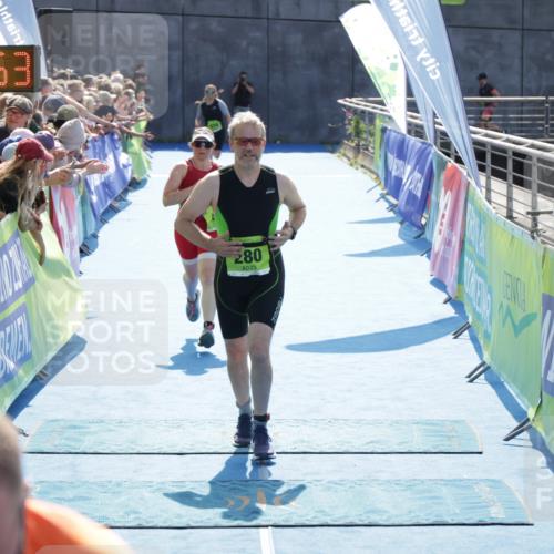 10.08.2025 - GEWOBA Citytriathlon Bremen H.Heesch http://msf.ph/oto/8555661 10.08.2025 15:24:57 Ziel 258, 280, 453, 474, 497 meine-sportfotos.de