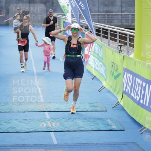 10.08.2025 - GEWOBA Citytriathlon Bremen H.Heesch http://msf.ph/oto/8555662 10.08.2025 14:20:44 Ziel 735, 838, 921 meine-sportfotos.de