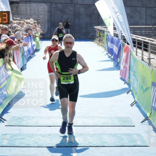 10.08.2025 - GEWOBA Citytriathlon Bremen H.Heesch http://msf.ph/oto/8555664 10.08.2025 15:24:57 Ziel 258, 280, 453, 474, 497 meine-sportfotos.de