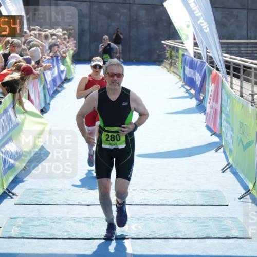 10.08.2025 - GEWOBA Citytriathlon Bremen H.Heesch http://msf.ph/oto/8555667 10.08.2025 15:24:58 Ziel 258, 280, 453, 474, 497 meine-sportfotos.de