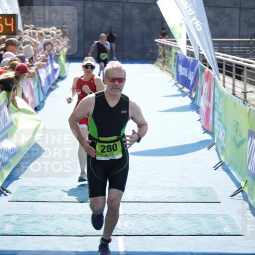 10.08.2025 - GEWOBA Citytriathlon Bremen H.Heesch http://msf.ph/oto/8555669 10.08.2025 15:24:58 Ziel 258, 280, 453, 474, 497 meine-sportfotos.de