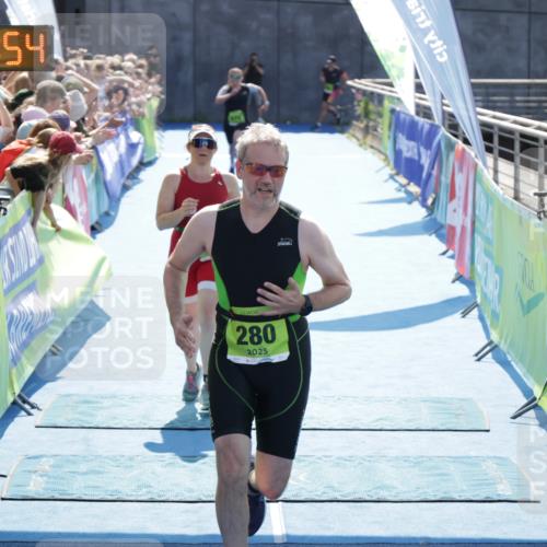 10.08.2025 - GEWOBA Citytriathlon Bremen H.Heesch http://msf.ph/oto/8555671 10.08.2025 15:24:58 Ziel 258, 280, 453, 474, 497 meine-sportfotos.de