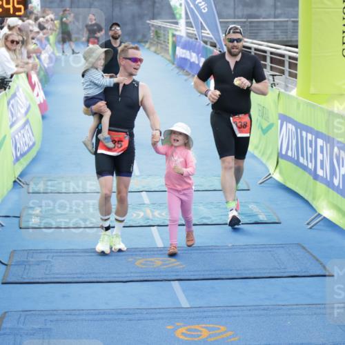 10.08.2025 - GEWOBA Citytriathlon Bremen H.Heesch http://msf.ph/oto/8555689 10.08.2025 14:20:49 Ziel 732, 735, 790, 838, 921 meine-sportfotos.de