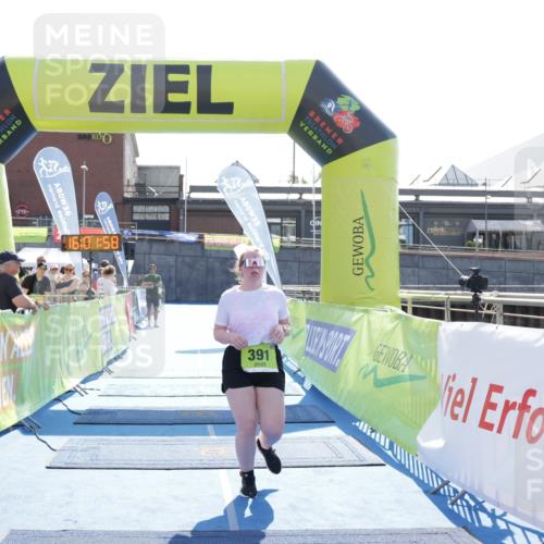 10.08.2025 - GEWOBA Citytriathlon Bremen H.Heesch http://msf.ph/oto/8555720 10.08.2025 16:02:02 Ziel 391 meine-sportfotos.de