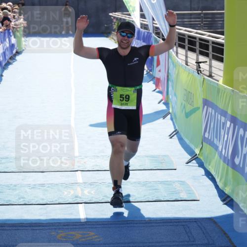 10.08.2025 - GEWOBA Citytriathlon Bremen H.Heesch http://msf.ph/oto/8555721 10.08.2025 15:25:08 Ziel 59, 474 meine-sportfotos.de