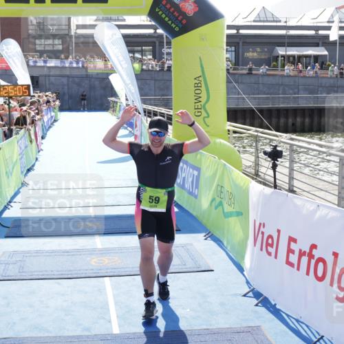 10.08.2025 - GEWOBA Citytriathlon Bremen H.Heesch http://msf.ph/oto/8555734 10.08.2025 15:25:09 Ziel 59, 474 meine-sportfotos.de