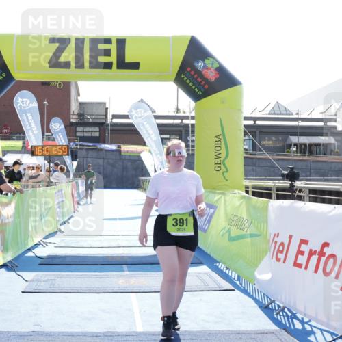 10.08.2025 - GEWOBA Citytriathlon Bremen H.Heesch http://msf.ph/oto/8555744 10.08.2025 16:02:03 Ziel 391 meine-sportfotos.de