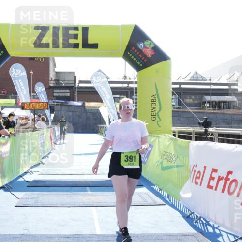 10.08.2025 - GEWOBA Citytriathlon Bremen H.Heesch http://msf.ph/oto/8555745 10.08.2025 16:02:03 Ziel 391 meine-sportfotos.de