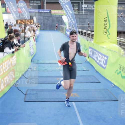 10.08.2025 - GEWOBA Citytriathlon Bremen H.Heesch http://msf.ph/oto/8555746 10.08.2025 14:21:26 Ziel 590 meine-sportfotos.de