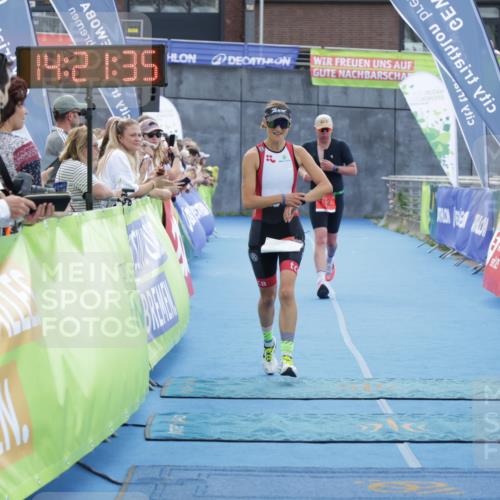 10.08.2025 - GEWOBA Citytriathlon Bremen H.Heesch http://msf.ph/oto/8555749 10.08.2025 14:21:39 Ziel 712, 913 meine-sportfotos.de