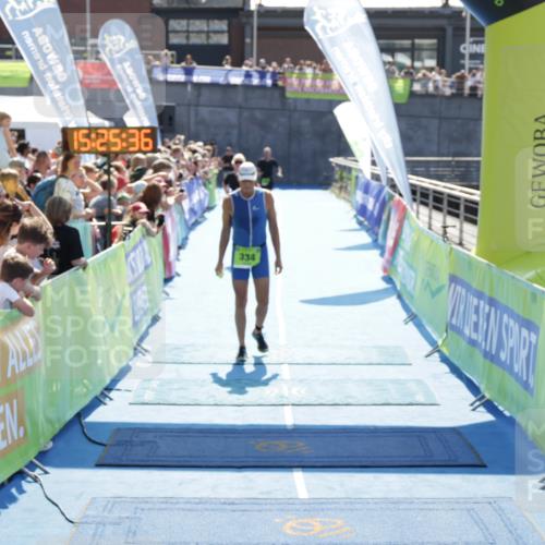 10.08.2025 - GEWOBA Citytriathlon Bremen H.Heesch http://msf.ph/oto/8555754 10.08.2025 15:25:40 Ziel 306, 334, 408 meine-sportfotos.de