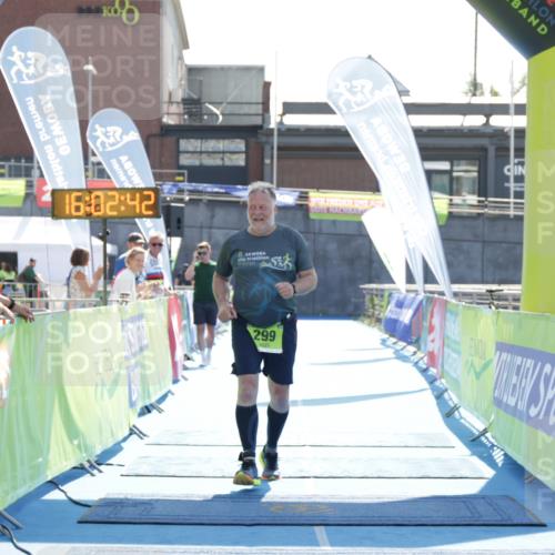 10.08.2025 - GEWOBA Citytriathlon Bremen H.Heesch http://msf.ph/oto/8555757 10.08.2025 16:02:46 Ziel 299 meine-sportfotos.de