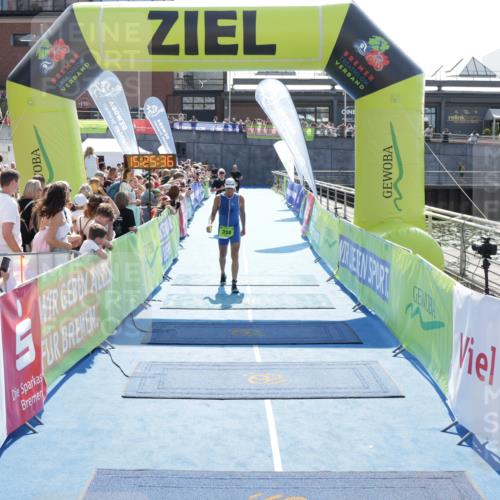 10.08.2025 - GEWOBA Citytriathlon Bremen H.Heesch http://msf.ph/oto/8555758 10.08.2025 15:25:40 Ziel 306, 334, 408 meine-sportfotos.de