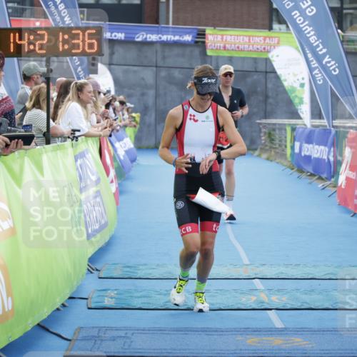 10.08.2025 - GEWOBA Citytriathlon Bremen H.Heesch http://msf.ph/oto/8555759 10.08.2025 14:21:40 Ziel 712, 913 meine-sportfotos.de