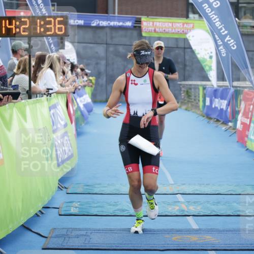 10.08.2025 - GEWOBA Citytriathlon Bremen H.Heesch http://msf.ph/oto/8555762 10.08.2025 14:21:40 Ziel 712, 913 meine-sportfotos.de