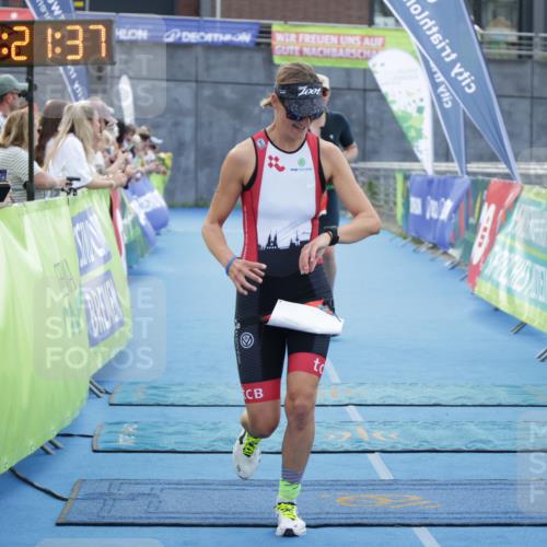 10.08.2025 - GEWOBA Citytriathlon Bremen H.Heesch http://msf.ph/oto/8555765 10.08.2025 14:21:40 Ziel 712, 913 meine-sportfotos.de