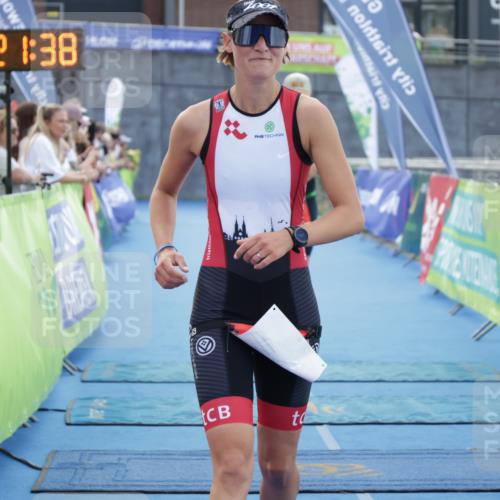 10.08.2025 - GEWOBA Citytriathlon Bremen H.Heesch http://msf.ph/oto/8555773 10.08.2025 14:21:41 Ziel 712, 913 meine-sportfotos.de