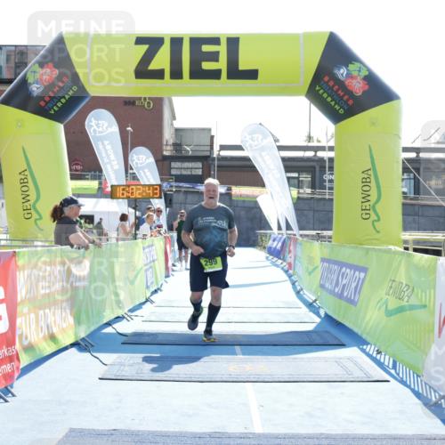 10.08.2025 - GEWOBA Citytriathlon Bremen H.Heesch http://msf.ph/oto/8555785 10.08.2025 16:02:47 Ziel 299 meine-sportfotos.de