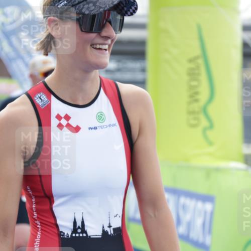 10.08.2025 - GEWOBA Citytriathlon Bremen H.Heesch http://msf.ph/oto/8555789 10.08.2025 14:21:44 Ziel 712, 913 meine-sportfotos.de