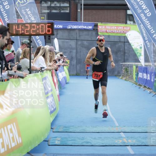 10.08.2025 - GEWOBA Citytriathlon Bremen H.Heesch http://msf.ph/oto/8555793 10.08.2025 14:22:10 Ziel 781 meine-sportfotos.de