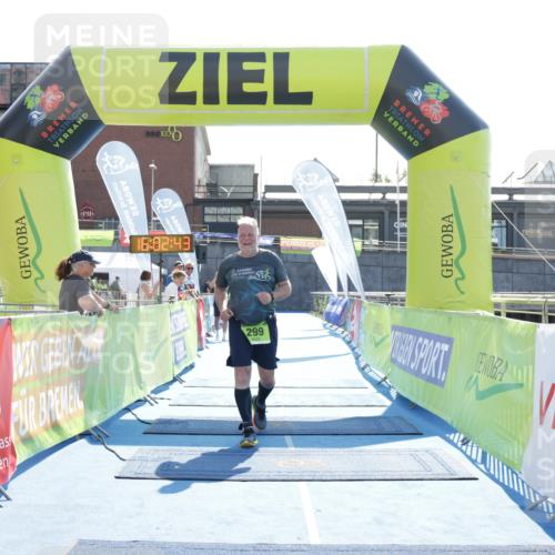 10.08.2025 - GEWOBA Citytriathlon Bremen H.Heesch http://msf.ph/oto/8555800 10.08.2025 16:02:47 Ziel 299 meine-sportfotos.de