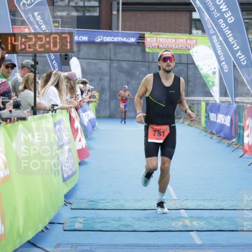 10.08.2025 - GEWOBA Citytriathlon Bremen H.Heesch http://msf.ph/oto/8555802 10.08.2025 14:22:11 Ziel 781 meine-sportfotos.de