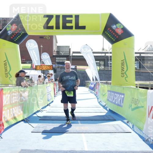 10.08.2025 - GEWOBA Citytriathlon Bremen H.Heesch http://msf.ph/oto/8555805 10.08.2025 16:02:47 Ziel 299 meine-sportfotos.de