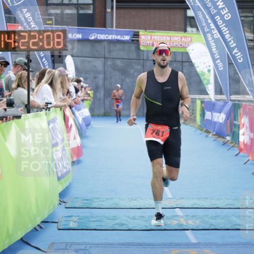 10.08.2025 - GEWOBA Citytriathlon Bremen H.Heesch http://msf.ph/oto/8555806 10.08.2025 14:22:11 Ziel 781 meine-sportfotos.de