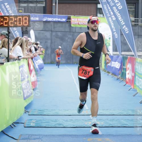 10.08.2025 - GEWOBA Citytriathlon Bremen H.Heesch http://msf.ph/oto/8555809 10.08.2025 14:22:11 Ziel 781 meine-sportfotos.de