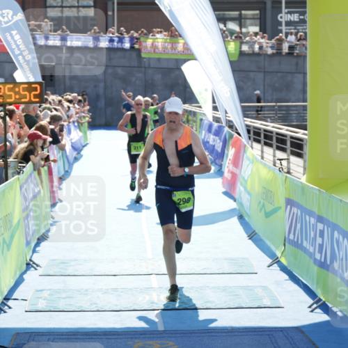 10.08.2025 - GEWOBA Citytriathlon Bremen H.Heesch http://msf.ph/oto/8555813 10.08.2025 15:25:56 Ziel 298, 311, 323 meine-sportfotos.de
