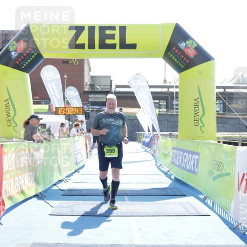 10.08.2025 - GEWOBA Citytriathlon Bremen H.Heesch http://msf.ph/oto/8555816 10.08.2025 16:02:47 Ziel 299 meine-sportfotos.de