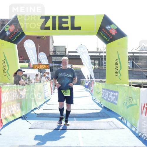 10.08.2025 - GEWOBA Citytriathlon Bremen H.Heesch http://msf.ph/oto/8555824 10.08.2025 16:02:48 Ziel 299 meine-sportfotos.de