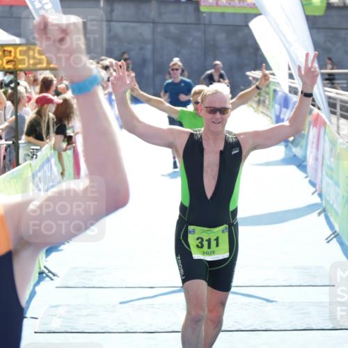10.08.2025 - GEWOBA Citytriathlon Bremen H.Heesch http://msf.ph/oto/8555829 10.08.2025 15:25:59 Ziel 29, 298, 311, 323 meine-sportfotos.de