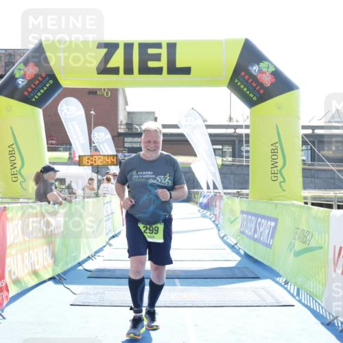 10.08.2025 - GEWOBA Citytriathlon Bremen H.Heesch http://msf.ph/oto/8555830 10.08.2025 16:02:48 Ziel 299 meine-sportfotos.de
