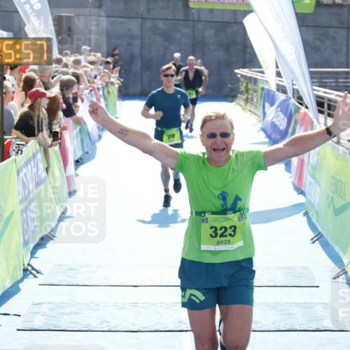 10.08.2025 - GEWOBA Citytriathlon Bremen H.Heesch http://msf.ph/oto/8555838 10.08.2025 15:26:01 Ziel 29, 298, 323 meine-sportfotos.de