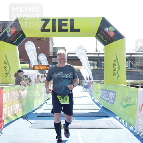 10.08.2025 - GEWOBA Citytriathlon Bremen H.Heesch http://msf.ph/oto/8555839 10.08.2025 16:02:49 Ziel 299 meine-sportfotos.de